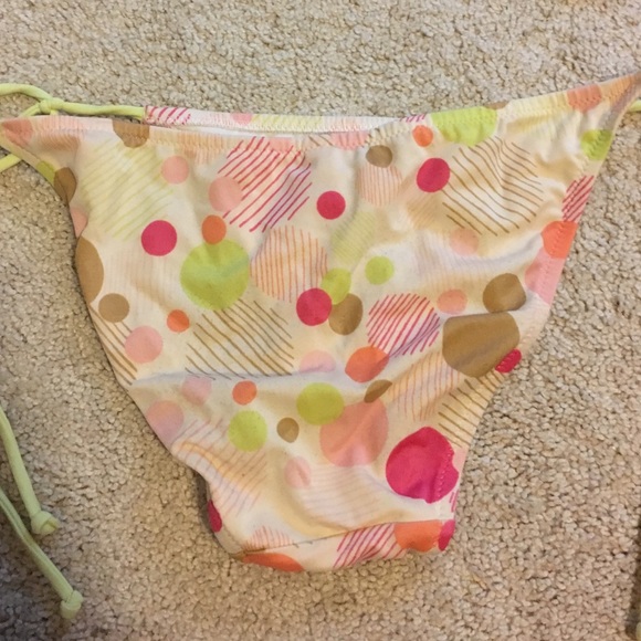 Victoria's Secret bikini - Picture 3 of 3