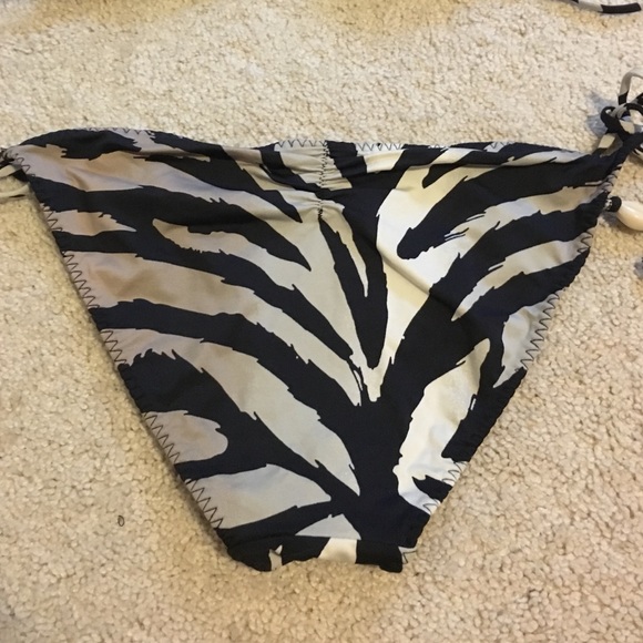 H&M tiger print bikini - Picture 3 of 3