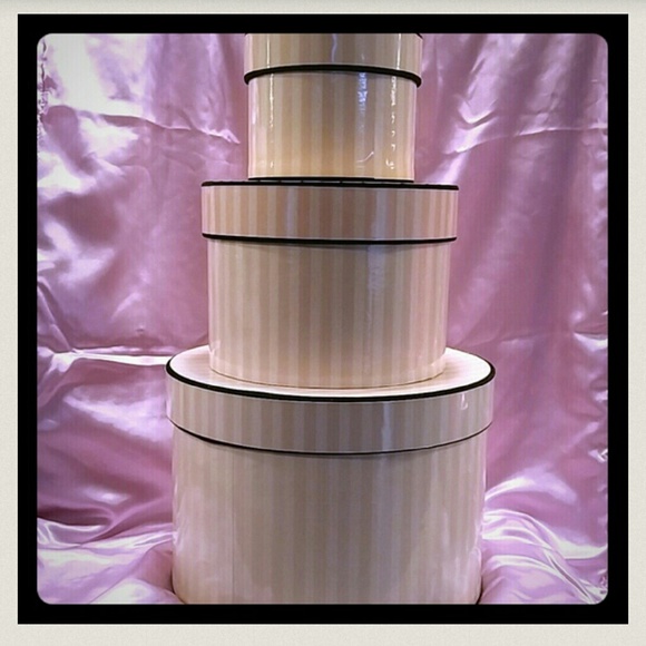 Victoria's secret hat boxes EXCELLENT CONDITION