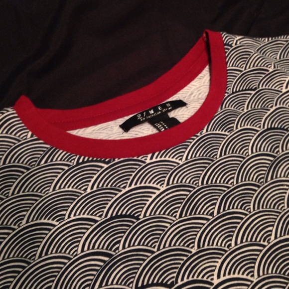 T-shirt - Picture 2 of 3