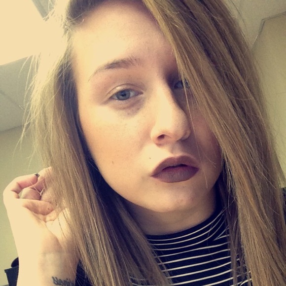 Meet your Posher, Kirsten - Picture 1 of 1