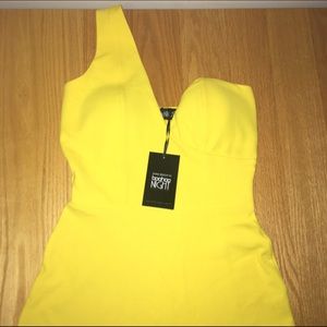 Dress. Yellow. W/ high slit