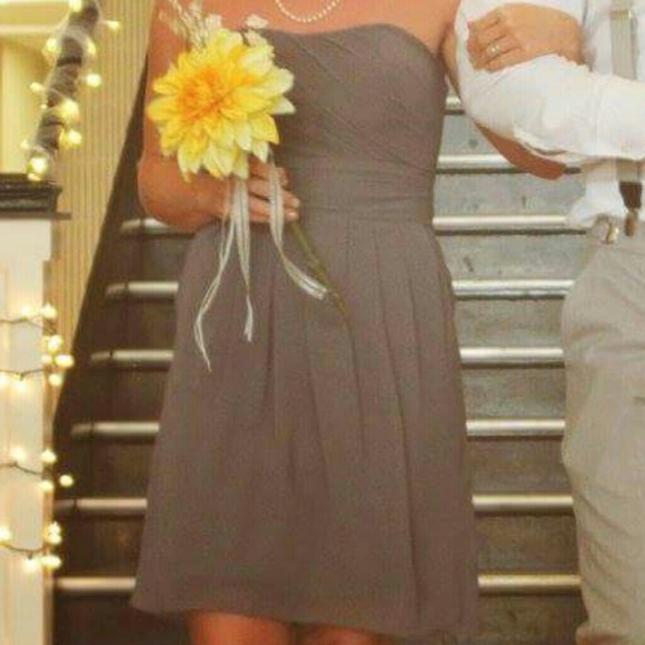 Knee length bridesmaid dress. - Picture 2 of 4