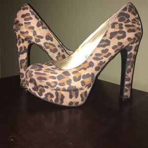 Leopard pumps