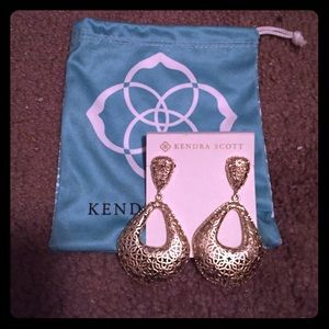 RARE KENDRA SCOTT EARRINGS BRAND NEW NEVER WORN