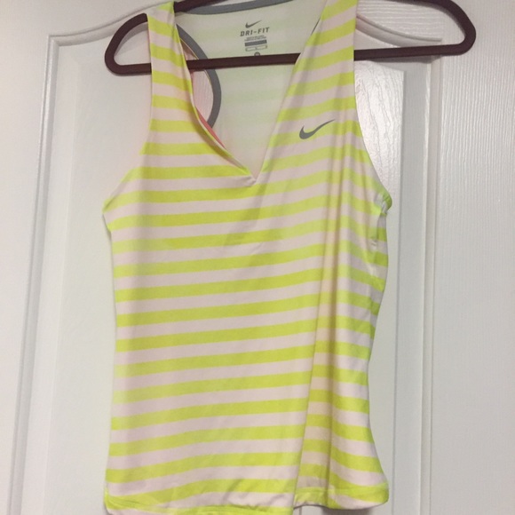 Nike dry fit top - Picture 2 of 2