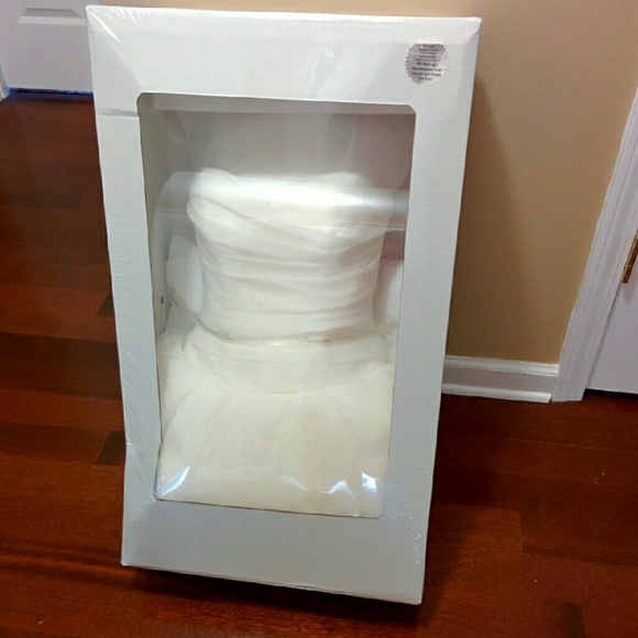 White by Vera Wang Wedding Gown🎉HP🎉 - Picture 4 of 4