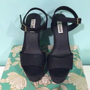 Steve Madden black wedges