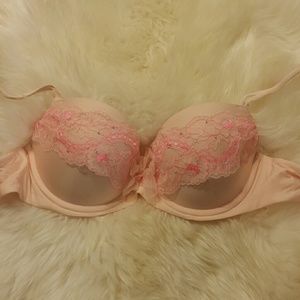 Victoria secret 32DD pink bra