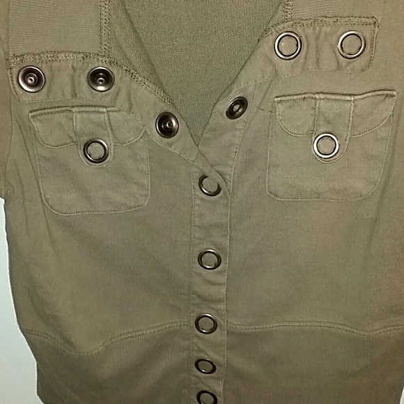 💥💥Love Always green cropped short sleeve shirt - Picture 4 of 4