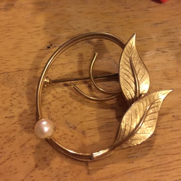 Mings Of Honolulu Vintage Hawaii Textured Leaf Akoya  Vintage pearl leaves brooch