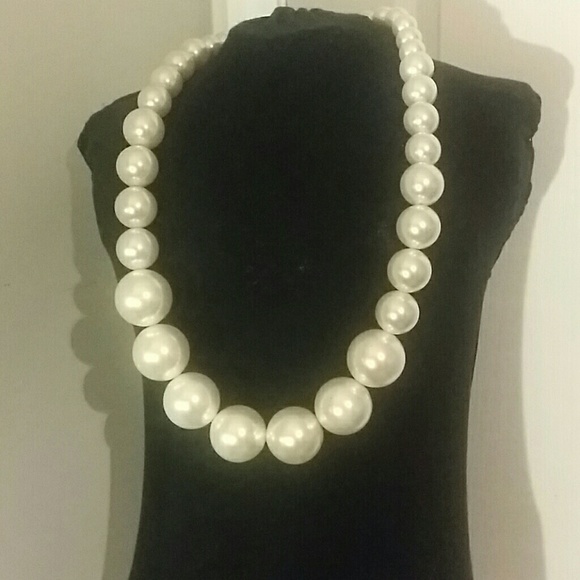 Huge boutique style pearl necklace