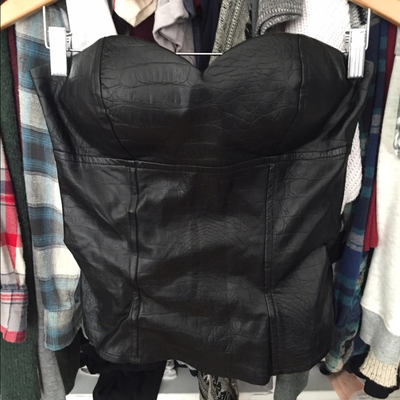 strapless top