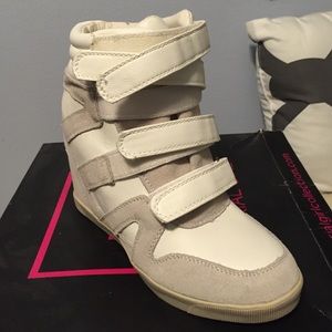 Wedge sneaker