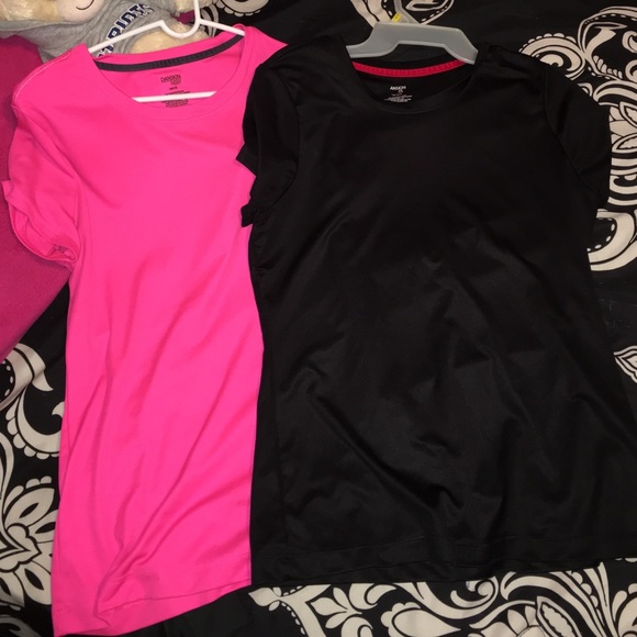 💪🏽2 WORKOUT SHIRTS💪🏽