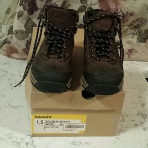 📍Sold🚫Timberland  Jeunes boys shoes