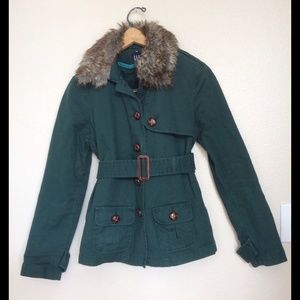belted GAP jacket with removable fur!