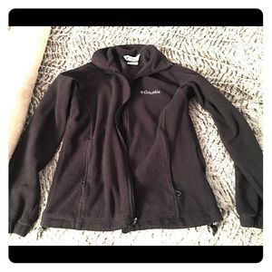 Black Columbia sweatshirt