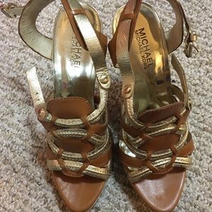 Comfy sandals. Excellent condition