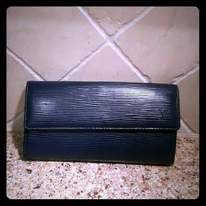 *SOLD* Louis Vuitton Epi Sarah Wallet in Indigo