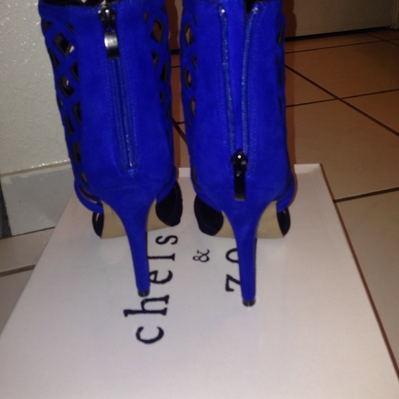 Chelsea & Zoe Heels - Picture 3 of 4