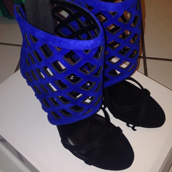 Chelsea & Zoe Heels - Picture 4 of 4