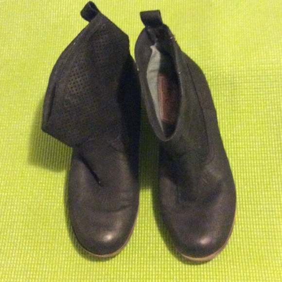 Roxy black booties size 10