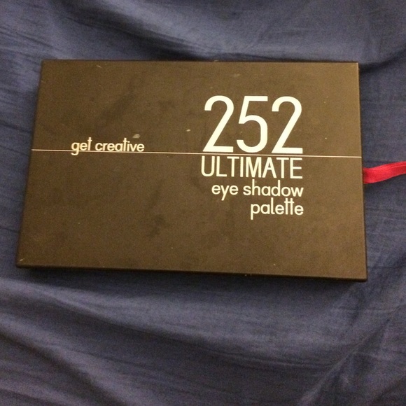 🌈 252 Ultimate Eyeshadow Palette 🌈