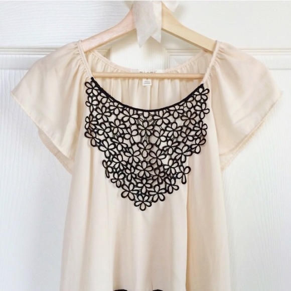 Francesca's Collections Tops - ✨HP ✨ Cream High Low Blouse w/ Black Knit Overlay