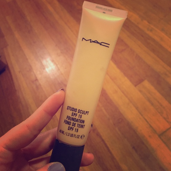 MAC studio sculpt foundation NC25