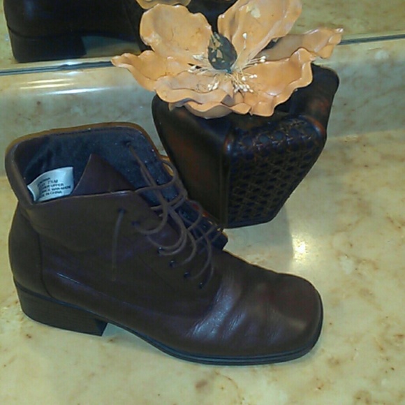 Brown ladies boots