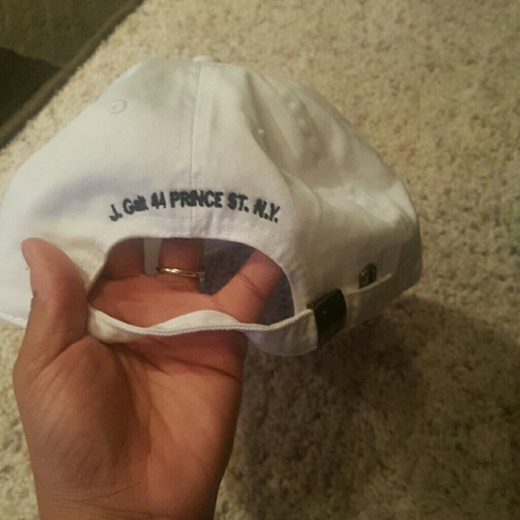 Brandy Melville White Alien Hat - Picture 2 of 2