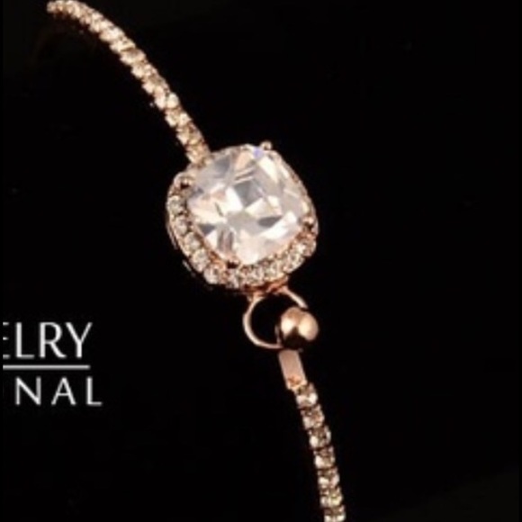 NWOT fashion rose gold bangle