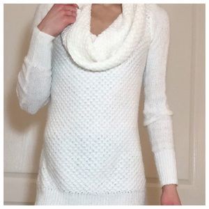 American Eagle Sweater-- still has tags