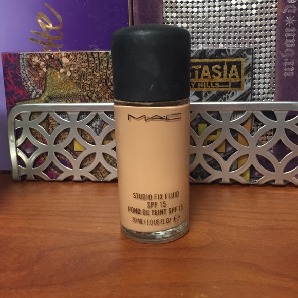 mac nw18 studio fix fluid