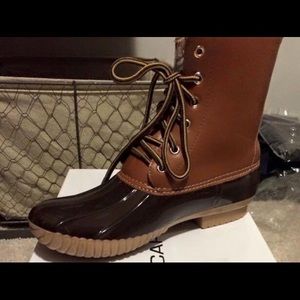 Duck boots