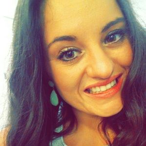 Meet your Posher, Caitlin