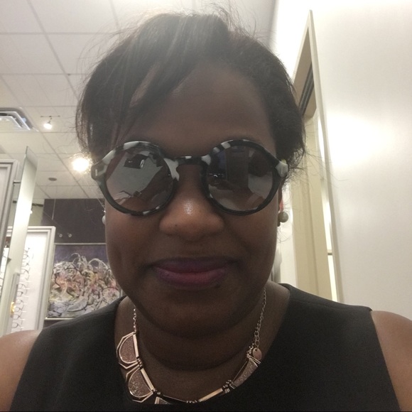 Meet your Posher, Sheyda - Picture 3 of 4