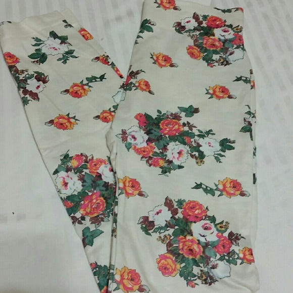 NIP Off White Really Pretty Floral leggings
