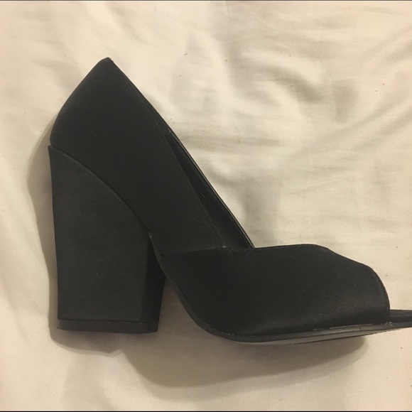 Forever 21 Black Heels - Picture 1 of 3