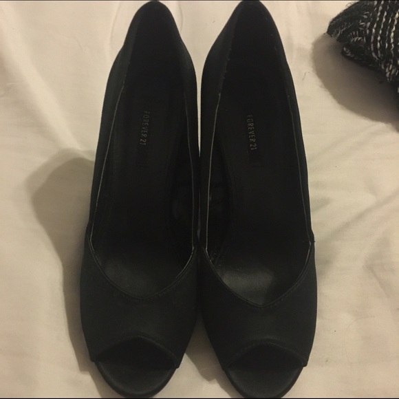 Forever 21 Black Heels - Picture 2 of 3