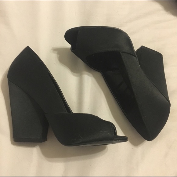 Forever 21 Black Heels - Picture 3 of 3