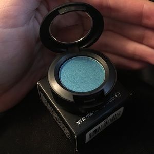 Mac Cosmetics Parrot Frost Eye Shadow BNIB Rare