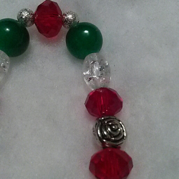 FINAL PRICE!! kids Virgin Mary bracelet - Picture 3 of 3