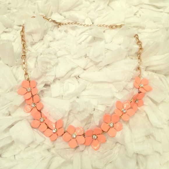 Flower necklace 🌸🌸