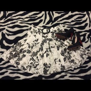 Flirty floral skirt used ones. Size 5