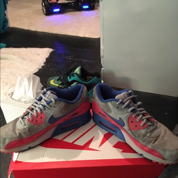 Women's Nike Airmax 90. - Picture 3 of 4