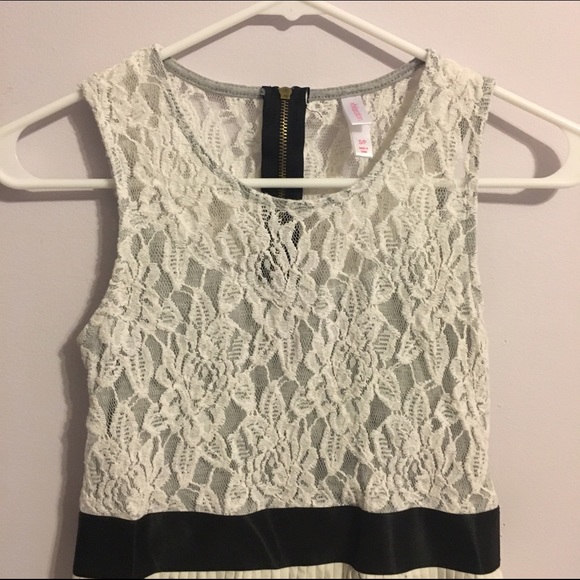 Target Sleeveless Lace Top - Picture 2 of 4