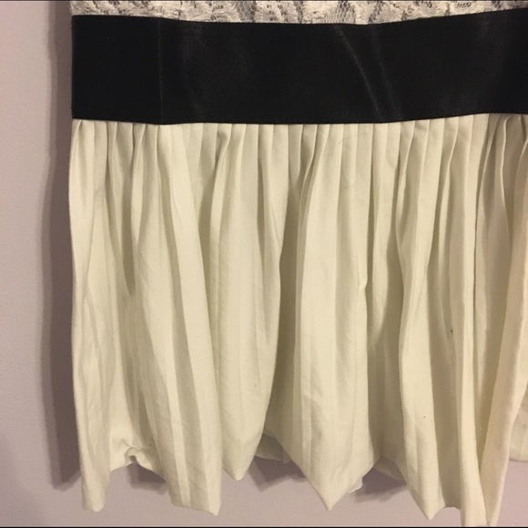 Target Sleeveless Lace Top - Picture 3 of 4