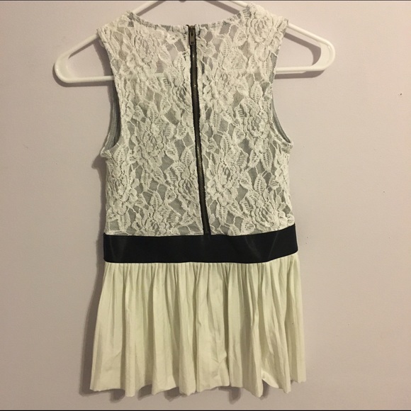 Target Sleeveless Lace Top - Picture 4 of 4